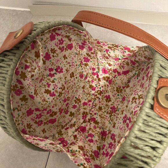 Green Wicker Lined Cross-body Handbag - EUC - Picture 5 of 9